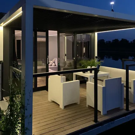 Houseboat Dom Na Wodzie Botel