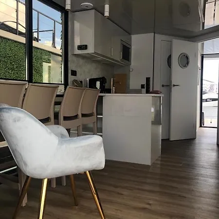 Houseboat Dom Na Wodzie Botel